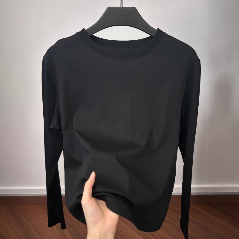 Ženski T-shirt s dugim rukavima od Pima pamuka, ležernog kroja, jednobojan, idealan kao osnovni sloj za ležerni stil i vizualno ističe siluetu