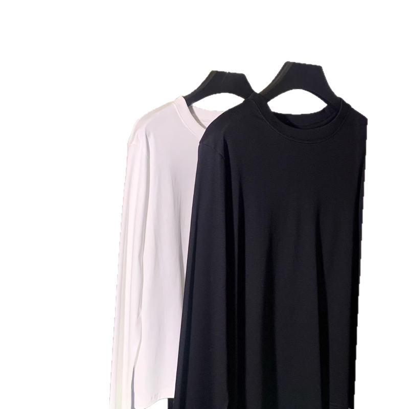 Ženski T-shirt s dugim rukavima od Pima pamuka, ležernog kroja, jednobojan, idealan kao osnovni sloj za ležerni stil i vizualno ističe siluetu
