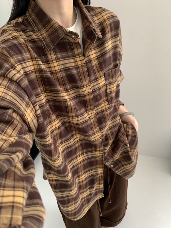 Ženska karirana košulja s mekanom teksturom, ležerni kroj, dugi rukavi, vintage casual stil