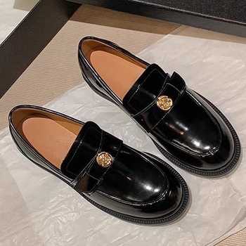 Ženske kožne loaferice s kamelijskim zlatnim kopčom, zaobljeni vrh, slip-on, debeli potpetica, britanski stil