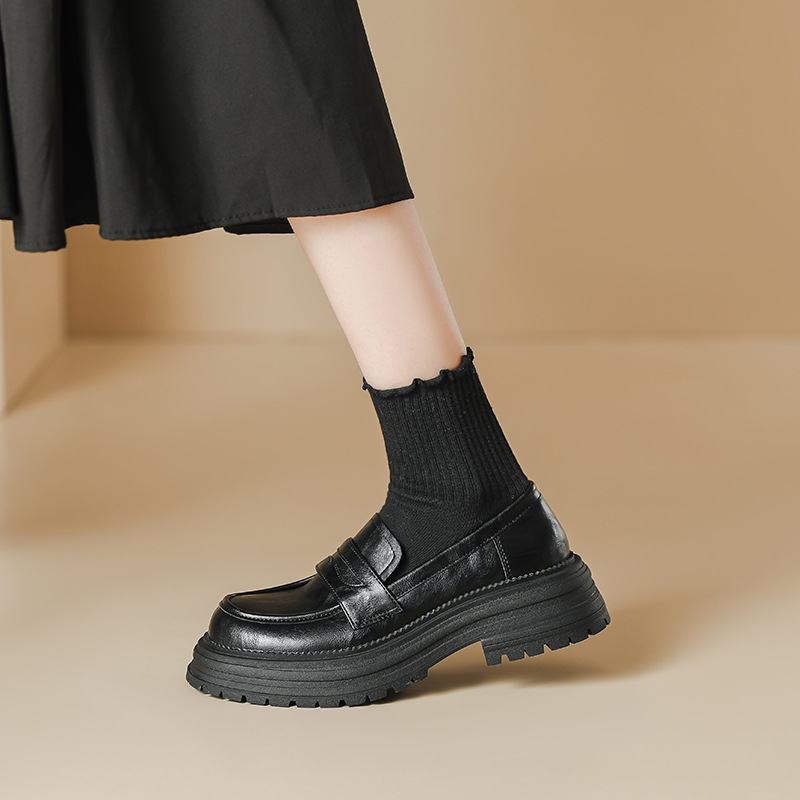 Ženske cipele s debelim potplatom u britanskom stilu, okrugli vrh, slip-on, gornji dio od mikrovlakana, retro chunky potpetice, proljeće-ljeto 2024
