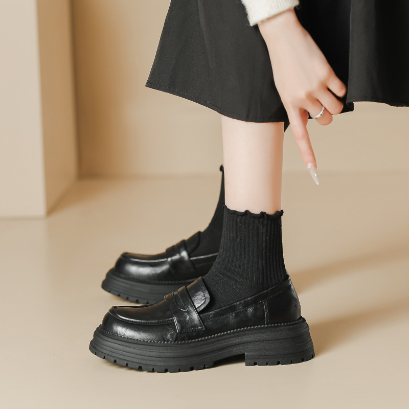 Ženske cipele s debelim potplatom u britanskom stilu, okrugli vrh, slip-on, gornji dio od mikrovlakana, retro chunky potpetice, proljeće-ljeto 2024