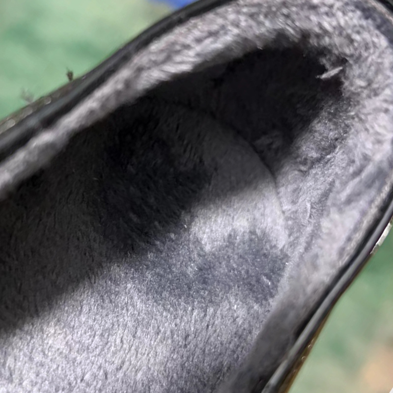 Ženske loaferice s debelim potplatom i skrivenim podizanjem visine, vezice, dvostruki remen za nošenje, crne, britanski stil, male veličine, proljeće 2025