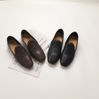 Loafers od kože prvog sloja, minimalistično retro stil, ravna potplata, udobne i prozračne, upijaju znoj