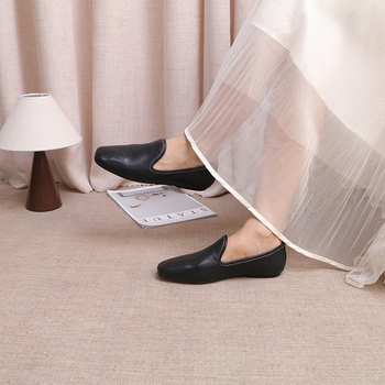 Loafers od kože prvog sloja, minimalistično retro stil, ravna potplata, udobne i prozračne, upijaju znoj