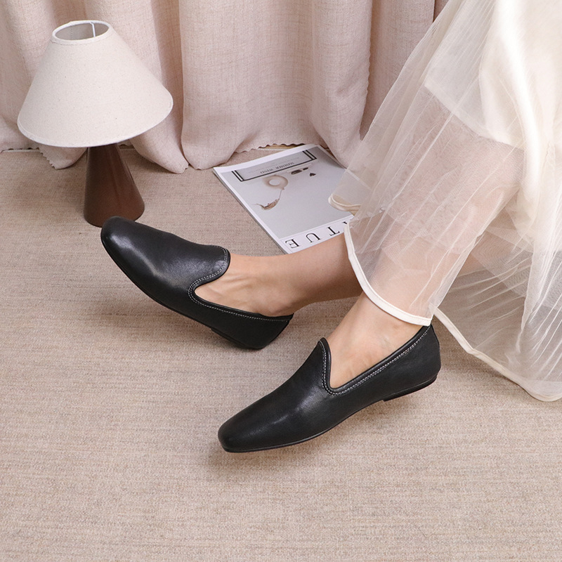Loafers od kože prvog sloja, minimalistično retro stil, ravna potplata, udobne i prozračne, upijaju znoj
