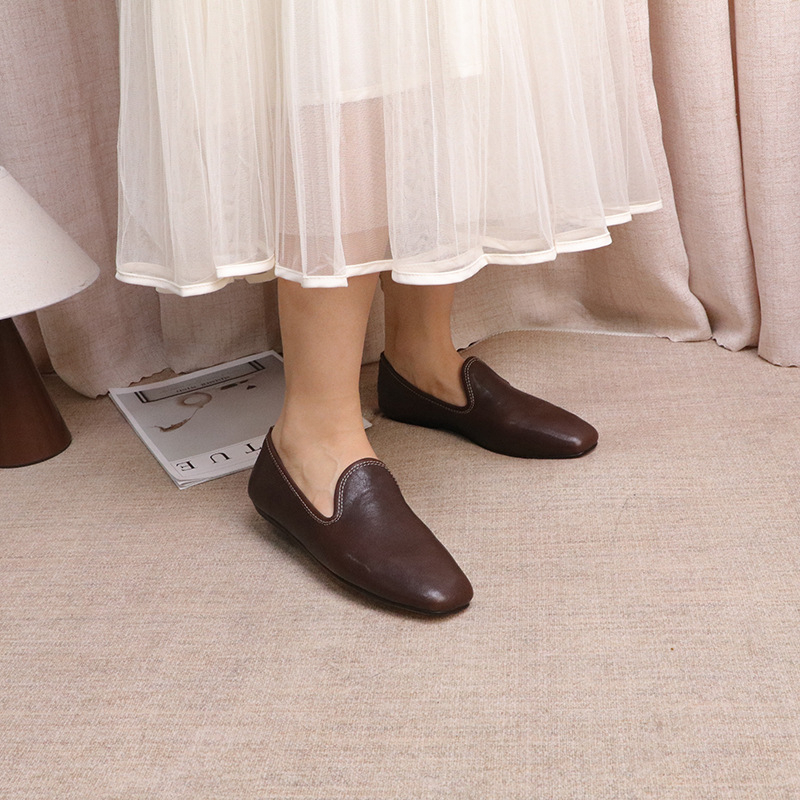 Loafers od kože prvog sloja, minimalistično retro stil, ravna potplata, udobne i prozračne, upijaju znoj