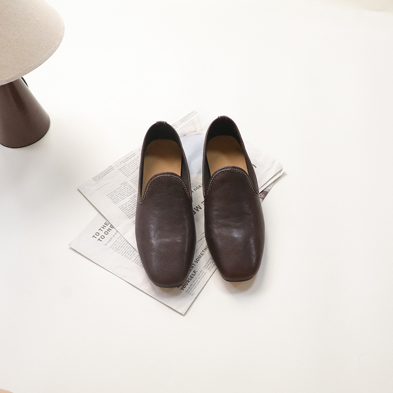 Loafers od kože prvog sloja, minimalistično retro stil, ravna potplata, udobne i prozračne, upijaju znoj