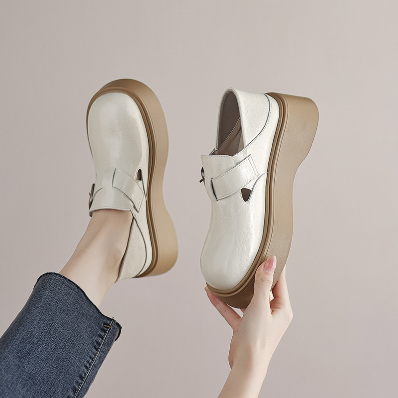 Vastag talpú wedge loafers, puha felsőrész, platformtalp, középmagas sarok, női bőrcipő brit stílusban, kétirányú viselés, mély kivágás