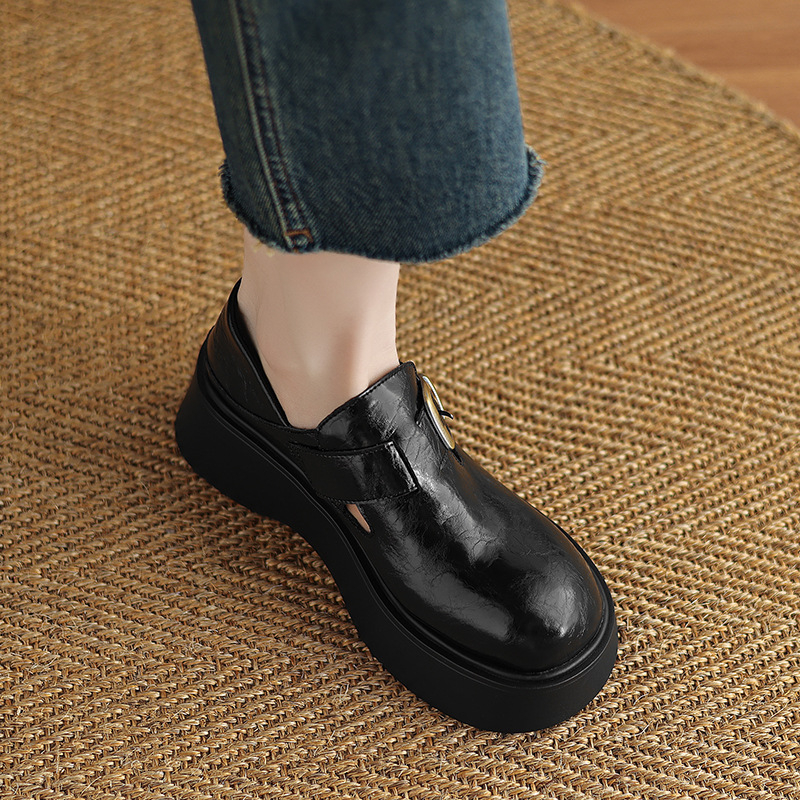 Vastag talpú wedge loafers, puha felsőrész, platformtalp, középmagas sarok, női bőrcipő brit stílusban, kétirányú viselés, mély kivágás