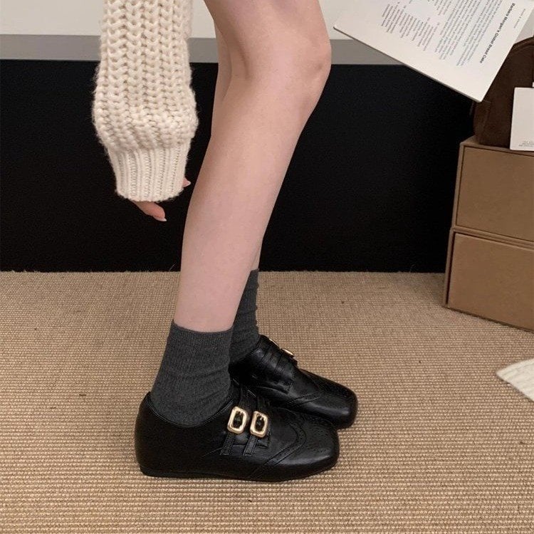 Modni ženski loaferi s unutarnjim podizanjem od 3 cm, zimski britanski stil, kvadratni vrh, brogue, s plišanim podstavom, retro 2025