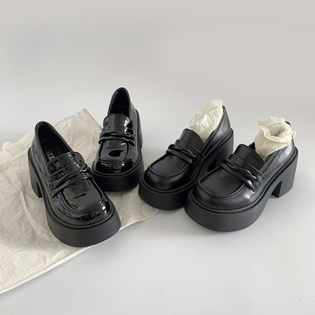 Crne ženske loaferice s britanskim stilom, debela potplata i visok pet, slip-on