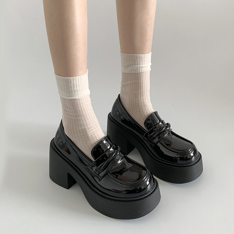 Crne ženske loaferice s britanskim stilom, debela potplata i visok pet, slip-on