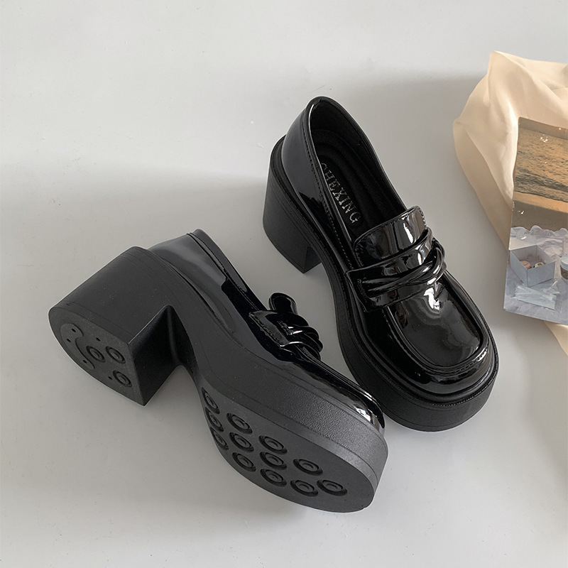 Crne ženske loaferice s britanskim stilom, debela potplata i visok pet, slip-on