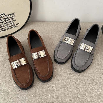Ženske loaferice od suede kože s kopčom, britanskog stila, okrugli vrh, slip-on, jesen