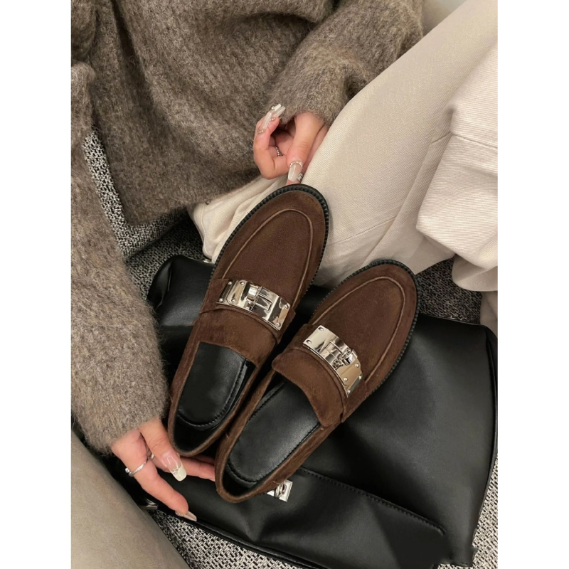 Ženske loaferice od suede kože s kopčom, britanskog stila, okrugli vrh, slip-on, jesen