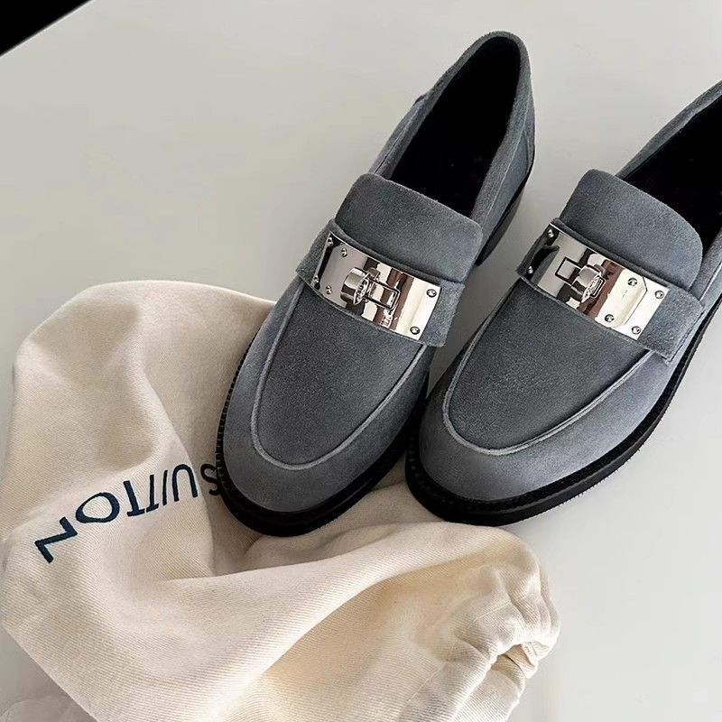 Ženske loaferice od suede kože s kopčom, britanskog stila, okrugli vrh, slip-on, jesen