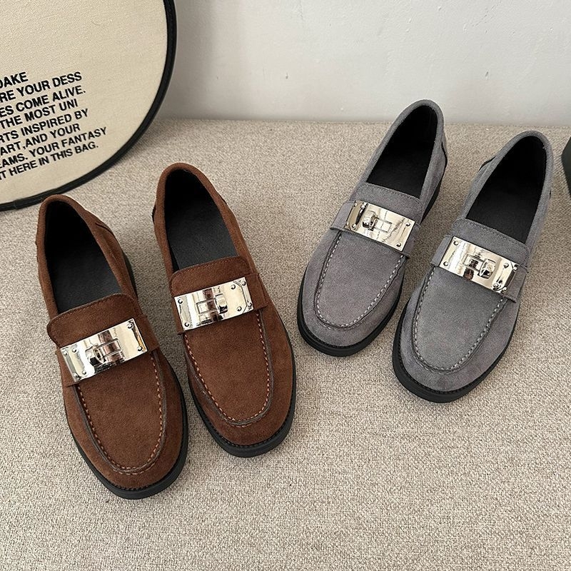 Ženske loaferice od suede kože s kopčom, britanskog stila, okrugli vrh, slip-on, jesen