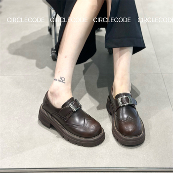 IG Laixini Ženske kožne cipele 2025, britski retro brogue s graviranim ukrasima i kopčom za remen, slip-on loafer