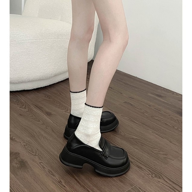 Ženske kožne loaferice u retro britanskom stilu, proljeće 2026, francuski stil s debelom potplatom, slip-on, okrugli vrh