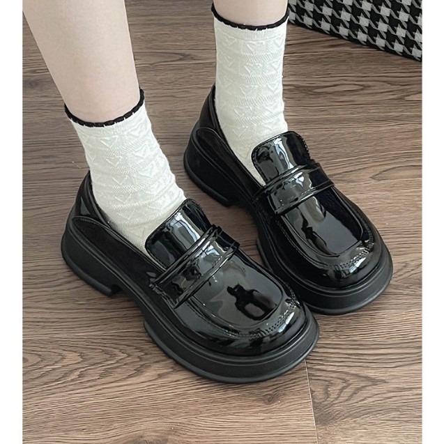 Ženske kožne loaferice u retro britanskom stilu, proljeće 2026, francuski stil s debelom potplatom, slip-on, okrugli vrh
