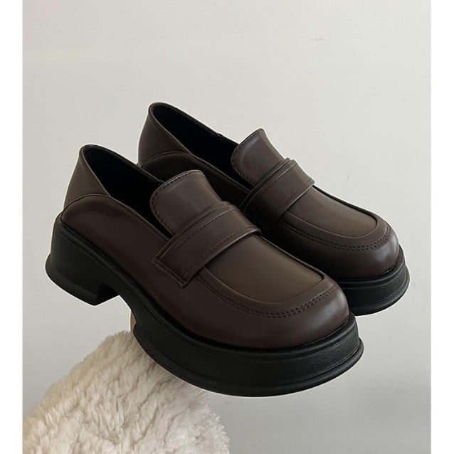 Ženske kožne loaferice u retro britanskom stilu, proljeće 2026, francuski stil s debelom potplatom, slip-on, okrugli vrh