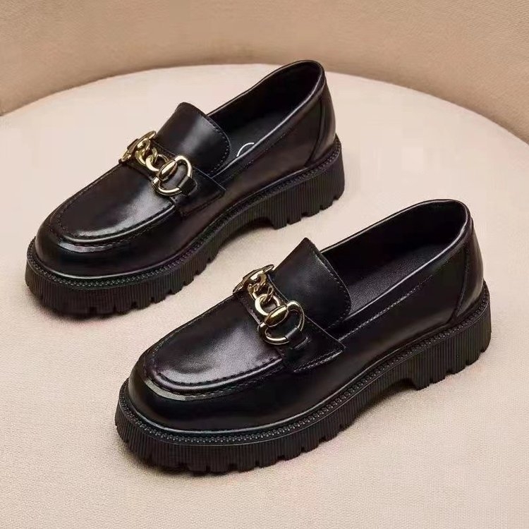 Crni ženski loaferi s platformom u britskom stilu, slip-on, PU koža, srednji pet.