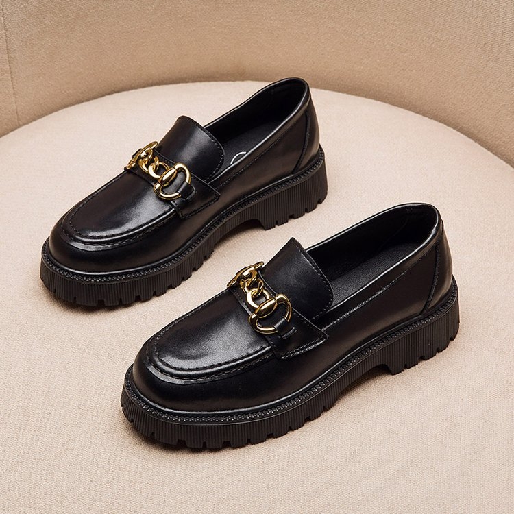 Crni ženski loaferi s platformom u britskom stilu, slip-on, PU koža, srednji pet.