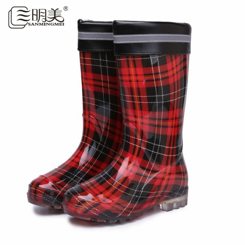 Női esőcsizma középmagas szárú, fleece-béléssel, meleg és vízálló PVC-ből, csúszásmentes talppal, tavaszra és őszre