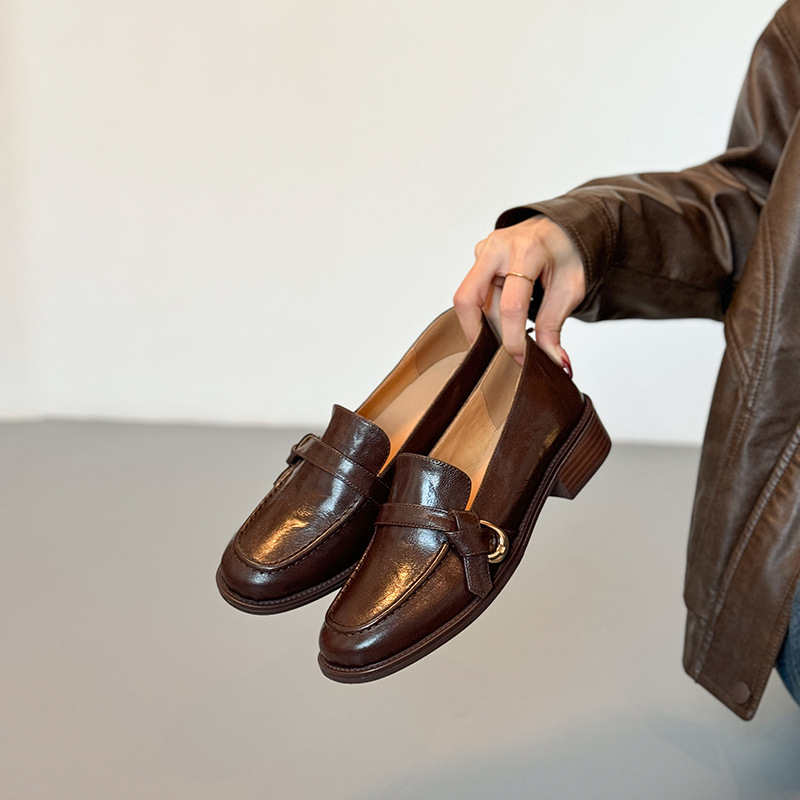Ženski loaferi od ovčje kože i prave kože, s debelim petom, slip-on, britanskog stila, svakodnevne casual cipele, 2026 novi model
