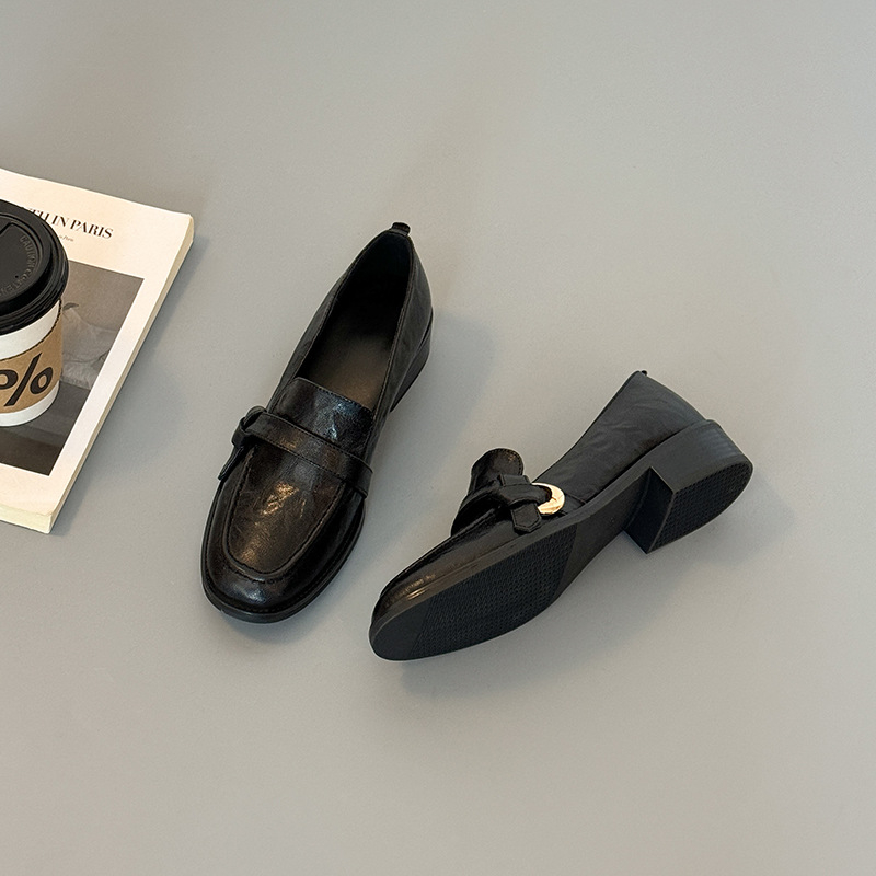 Ženski loaferi od ovčje kože i prave kože, s debelim petom, slip-on, britanskog stila, svakodnevne casual cipele, 2026 novi model