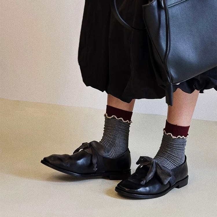 Γυναικείοι δερμάτινοι loafers από δέρμα αγελάδας με φιόγκο, ρετρό βρετανικό στυλ, χαμηλό τακούνι, βαθύ ντεκολτέ, δερμάτινα παπούτσια για την άνοιξη