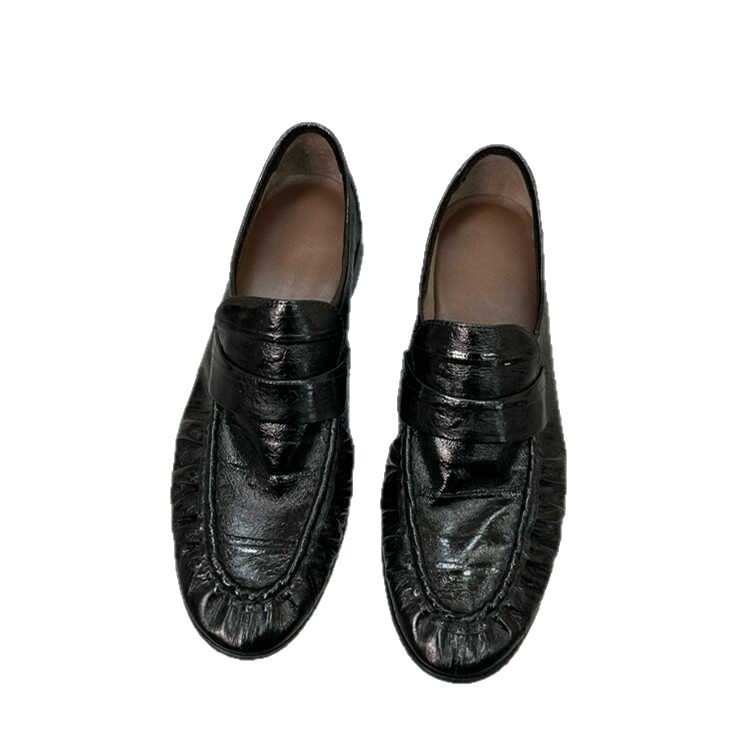 Ženske loaferice od kože, mekana prava koža, plisirani detalji, okrugli vrh, vintage stil