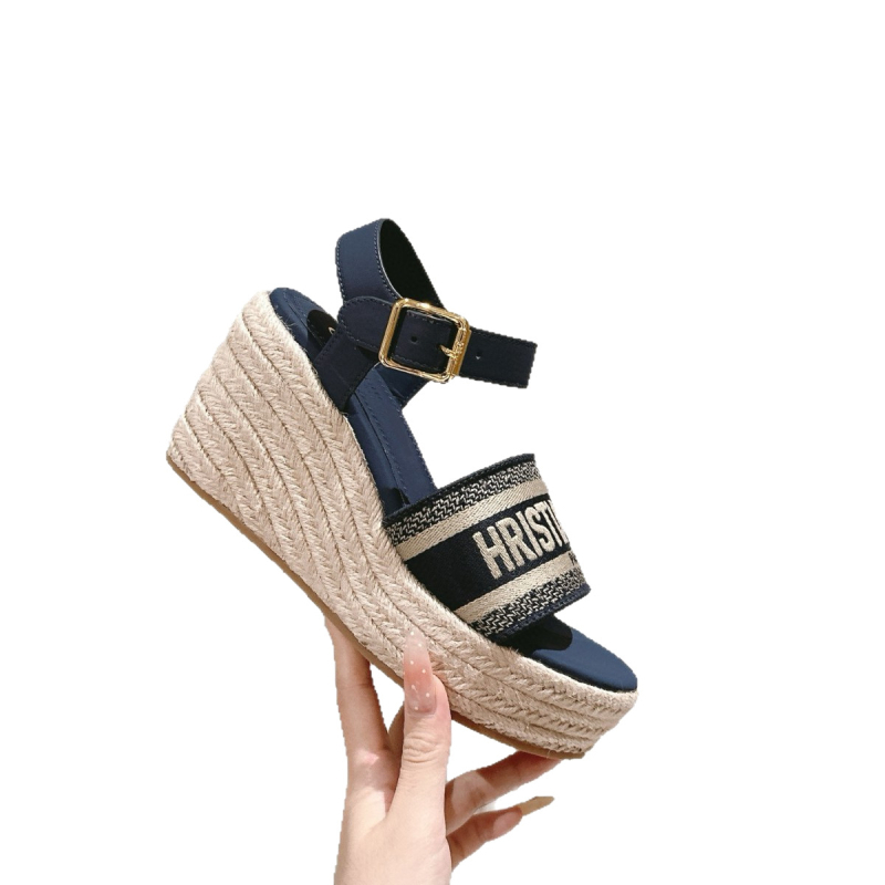 Сандали с клин и платформа, сатенена горна част, подплатени с овча кожа, бродирани букви, за жени