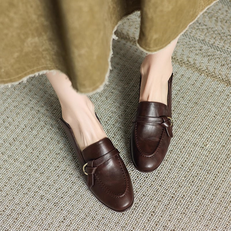 Ženske mokasine od prave kože, vintage britanski stil, zaobljen vrh, srednje debeli petni, gumeni potplat