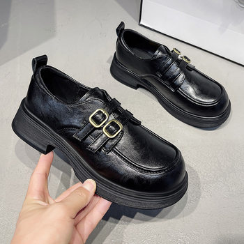 Ženske loaferice s debelim potplatom, crne, slip-on, retro britanski stil, proljeće 2026