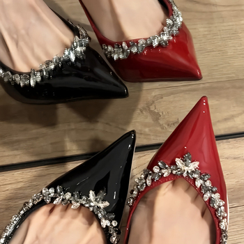 Ženske lakirane kožne salonke s oštrim vrhom, ukrašene kristalima, francuski stil, crne