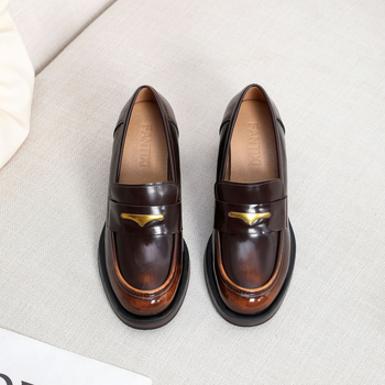 Verzija od prave kože, slip-on loaferice s okruglim vrhom i debelom petom, ženske loafers u britskom stilu