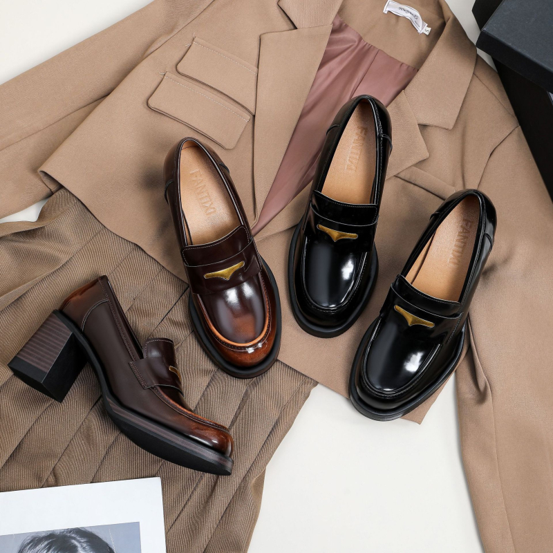 Verzija od prave kože, slip-on loaferice s okruglim vrhom i debelom petom, ženske loafers u britskom stilu