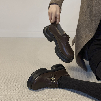 Smeđe ženske loafers na platformi s debelom potplatom, britanski stil, svakodnevna obuća