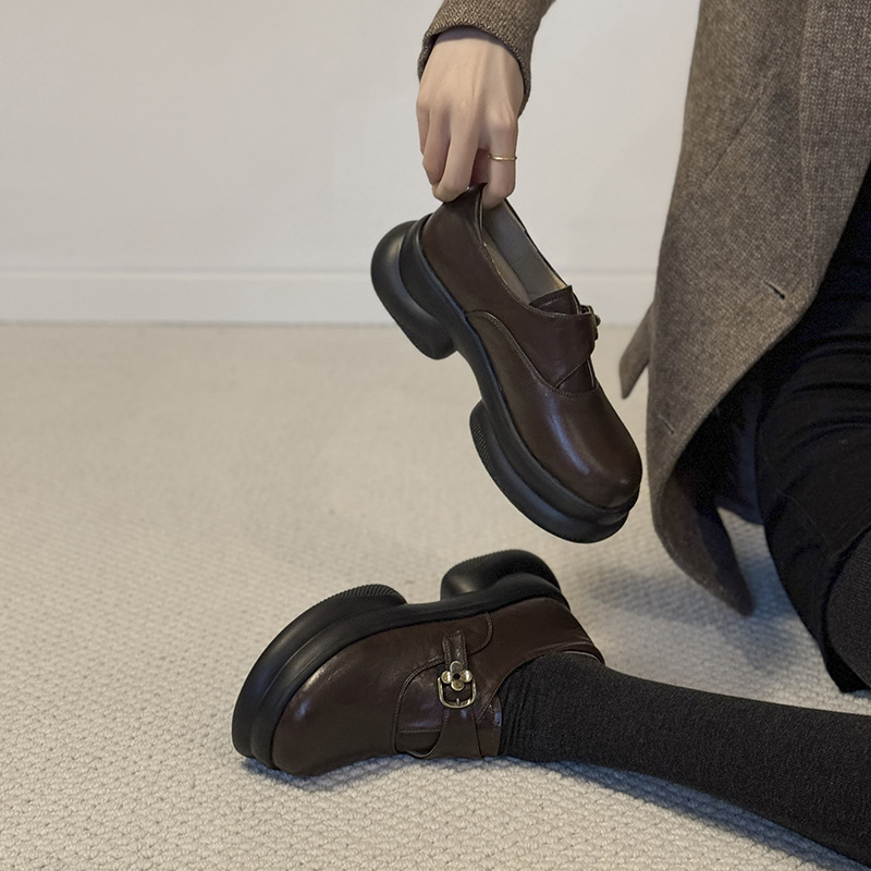 Smeđe ženske loafers na platformi s debelom potplatom, britanski stil, svakodnevna obuća