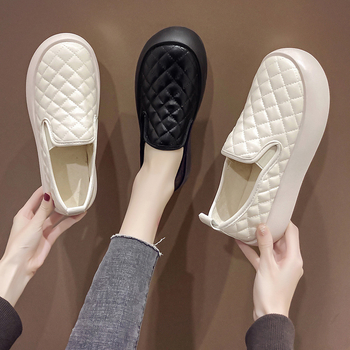 Női slip-on loaferek platformmal, 3-5 cm-es vastag talppal, PU felsőrész, gumírozott talp, belső PU bélés, kerek orr, mindennapi cipő, koreai stílus
