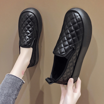 Női slip-on loaferek platformmal, 3-5 cm-es vastag talppal, PU felsőrész, gumírozott talp, belső PU bélés, kerek orr, mindennapi cipő, koreai stílus