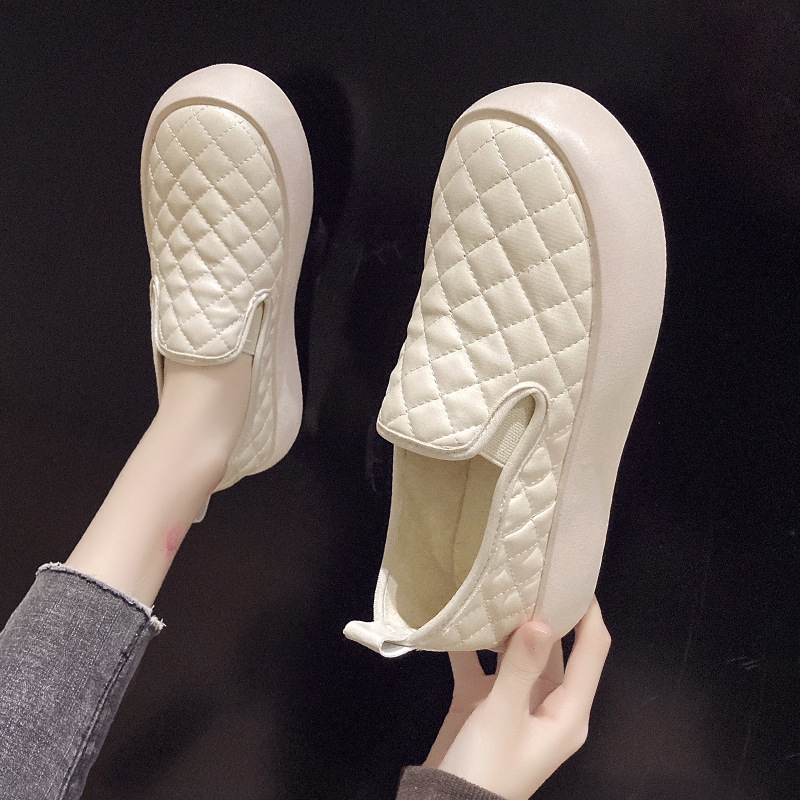 Női slip-on loaferek platformmal, 3-5 cm-es vastag talppal, PU felsőrész, gumírozott talp, belső PU bélés, kerek orr, mindennapi cipő, koreai stílus