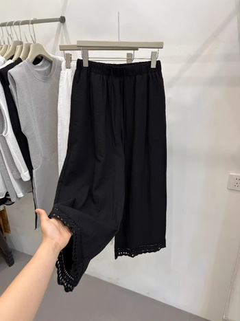 Plus-size ženske hlače, cropped dužine, čipkast uzorak s prorezima, elastični pojas sa vezicom, ležernog kroja, lagano ljeto