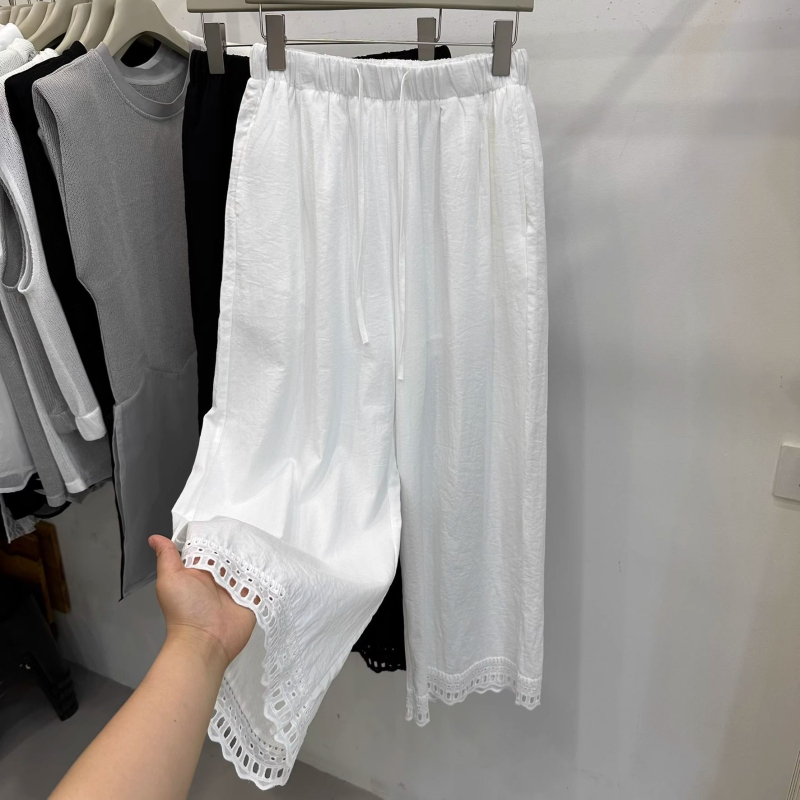 Plus-size ženske hlače, cropped dužine, čipkast uzorak s prorezima, elastični pojas sa vezicom, ležernog kroja, lagano ljeto