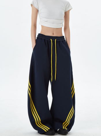 Američki gradski stil: široke sportske hlače s prugama i blokovima boja, unisex, retro dizajn, s vrpcom u struku i opuštenim krojem