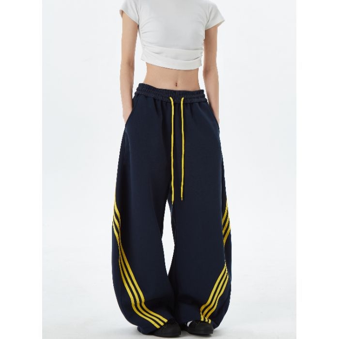 Američki gradski stil: široke sportske hlače s prugama i blokovima boja, unisex, retro dizajn, s vrpcom u struku i opuštenim krojem