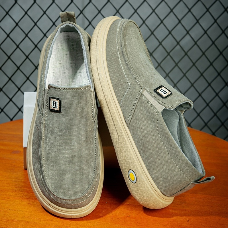 Muške slip-on tenisice od denima, prozračne i lagane, s mekanom potplatom, niski gornji dio, okrugla špička.