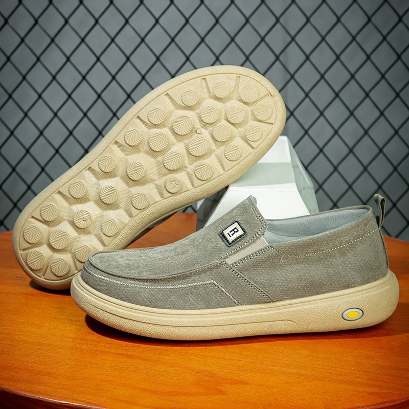 Muške slip-on tenisice od denima, prozračne i lagane, s mekanom potplatom, niski gornji dio, okrugla špička.